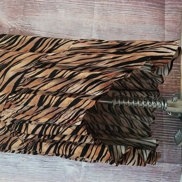 *LAST CHANCE ITEM!* Leith Tiger Print Maxi Dress w/ Button Down Front - Picture 3 of 8